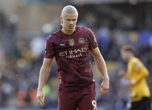 电讯报：哈兰德拄拐离场时不太痛苦，曼城还未确认他是否接受扫描