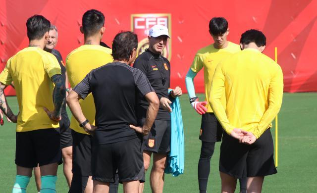 在线抽奖-国足已全面对位泰国欲见招拆招 赛前踩场=走过场？